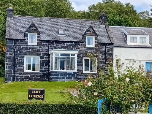 Cliff Cottage - Housity