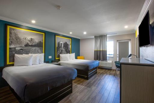 Super 8 by Wyndham Mesa Downtown Near Convention Center - Housity