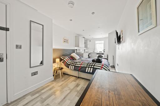 10min to City - FREE Parking - Private Studio - Contractor Friendly - Housity
