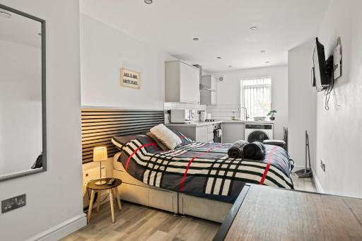 10min to City - FREE Parking - Private Studio - Contractor Friendly - Housity