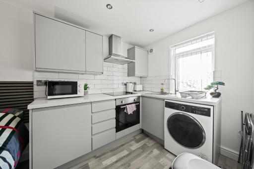 10min to City - FREE Parking - Private Studio - Contractor Friendly - Housity