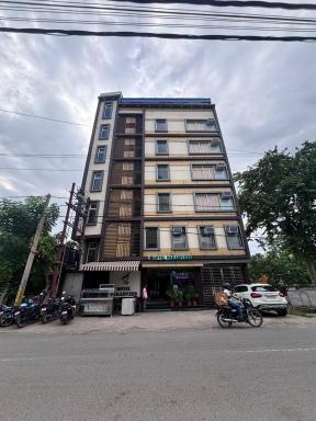 Hotel Paramveer - Housity