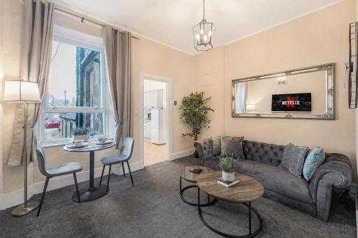 The Summit West End- Elegant Apartment with Free Parking in Prime Location - Housity
