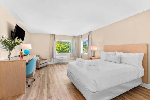 Kasa Gold Coast Inn Traverse City - Housity