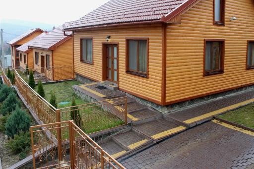 Solnce Karpat - Housity