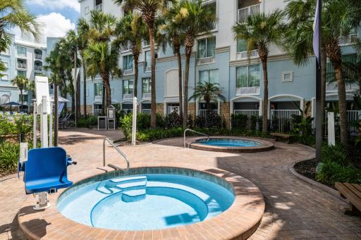 Holiday Inn Resort Orlando - Lake Buena Vista, an IHG Hotel - Housity