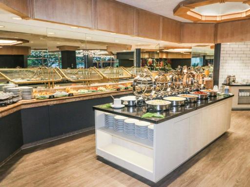 Ala Moana Hotel - Resort Fee Included - Housity
