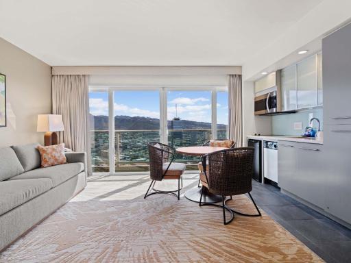 Ala Moana Hotel - Resort Fee Included - Housity