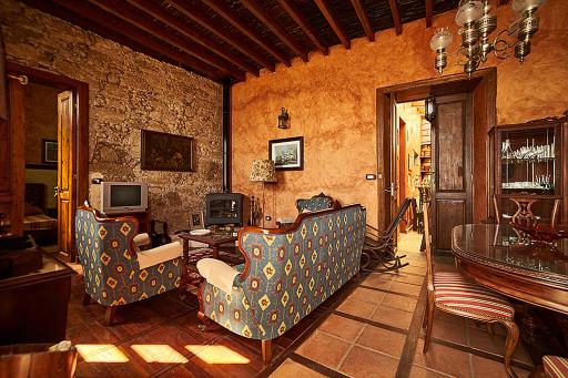 Antigua Escuela de 1840 - Housity