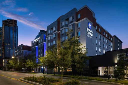 Holiday Inn Seattle DWTN Lake Union, an IHG Hotel - Housity