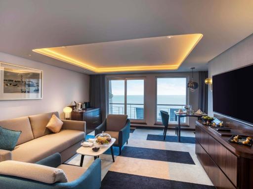 Queen Elizabeth 2 Hotel - Housity