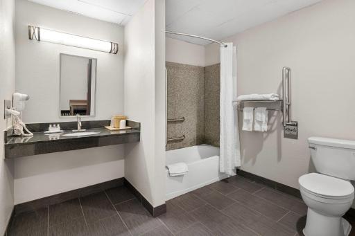 Quality Suites - Housity