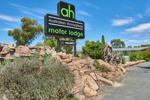 Australian Homestead Motor Lodge - Housity