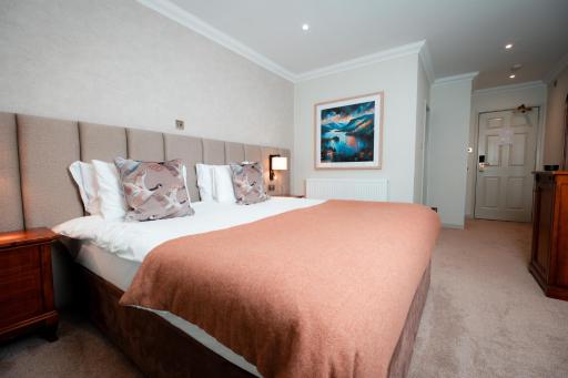 Lakeside Hotel and Spa - Housity