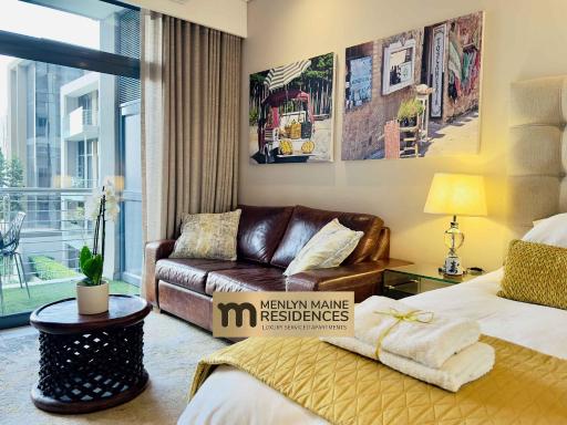 Menlyn Maine Residences - Central Park with king sized bed - Housity