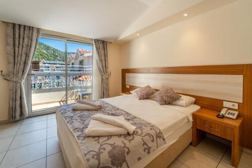 Montebello Deluxe Hotel - Housity