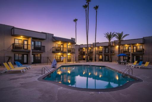 Super 8 by Wyndham Mesa Downtown Near Convention Center - Housity