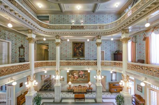 Menger Hotel - Housity
