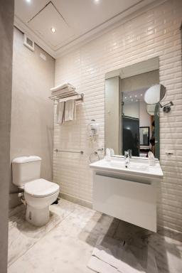 1920s Boutique Hotel and Restaurants - Housity