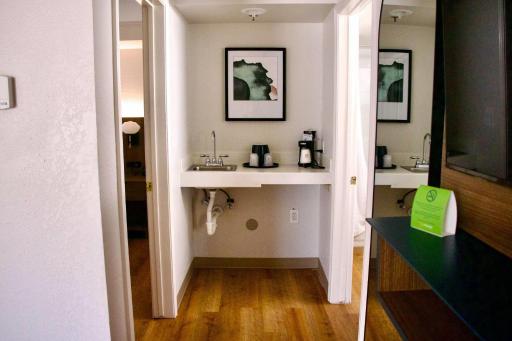 La Quinta Inn by Wyndham Austin Capitol / Downtown - Housity