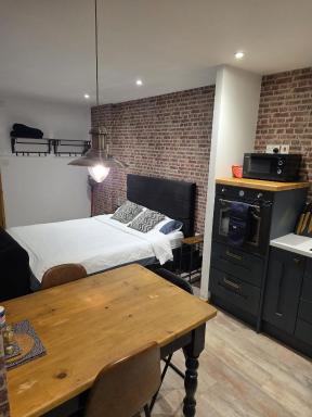 The Snug Bourne - Housity