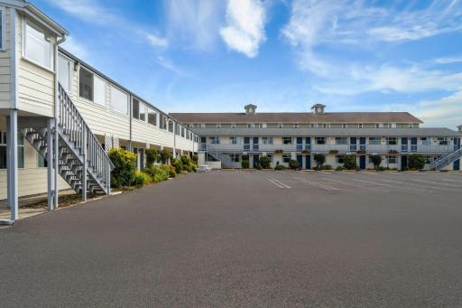 Super 8 by Wyndham Florence OR - Housity