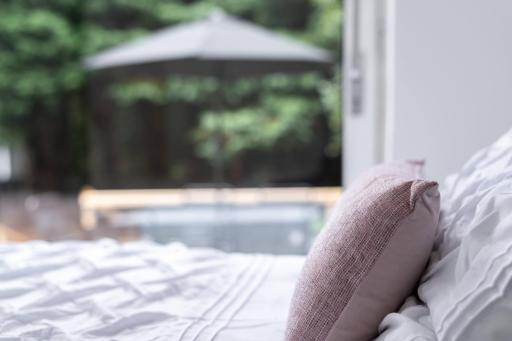3 Bedroom House By The Cosy Corner Short Lets & Serviced Accommodation Greater Manchester With Free Parking, Free Wifi, Private Grden & Hospital - Housity