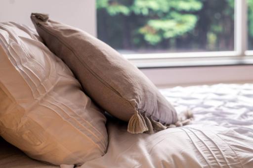 3 Bedroom House By The Cosy Corner Short Lets & Serviced Accommodation Greater Manchester With Free Parking, Free Wifi, Private Grden & Hospital - Housity