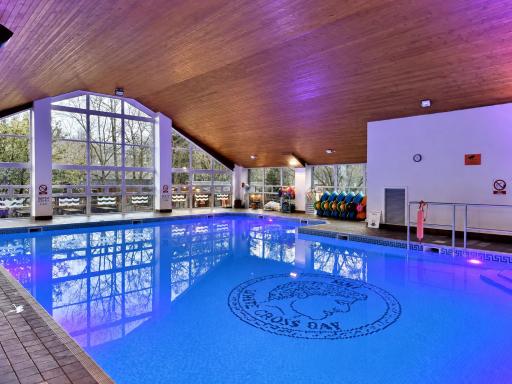 Jaw-Dropping Lodge with Hot Tub on Lake Windermere - Housity