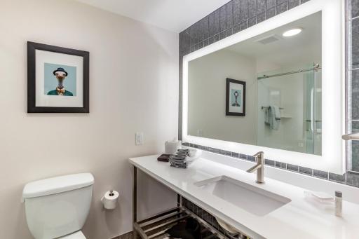 Cambria Hotel Downtown Phoenix Convention Center - Housity