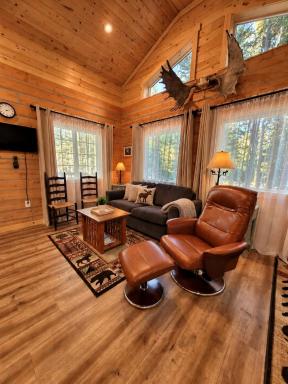 Denali Wild Stay - Moose Cabin, Free Wifi, 2 private bedrooms, sleep 6 - Housity