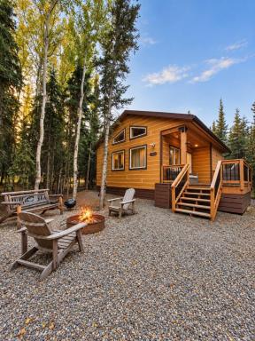 Denali Wild Stay - Moose Cabin, Free Wifi, 2 private bedrooms, sleep 6 - Housity