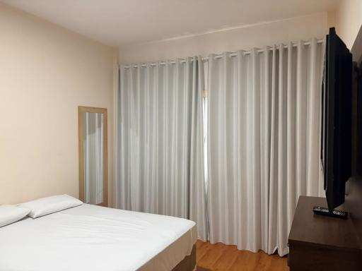 Apartamento para pessoas de família ou a negócio, Ap Grande 3 quartos no Brás próximo igreja Mundial,mercado municipal, 25 de março, templo Salomão, metro Dom Pedro ll, bancos, mercado e etc - Housity