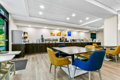 Comfort Inn & Suites Grand Blanc-Flint - Housity