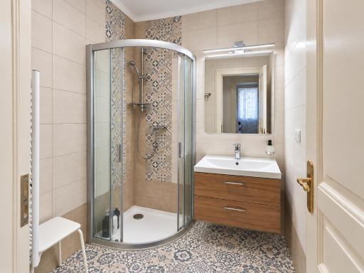 Room & Parking Assistance - Housity