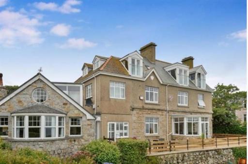 Number 9 Rosemorran - Housity