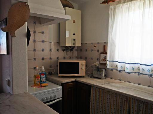 Ema's Beach and Nightlife House - Housity