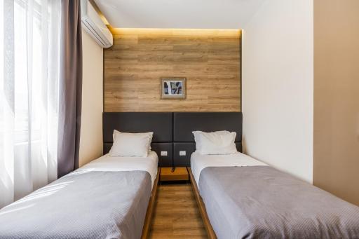 BluePoint Hotel - Housity