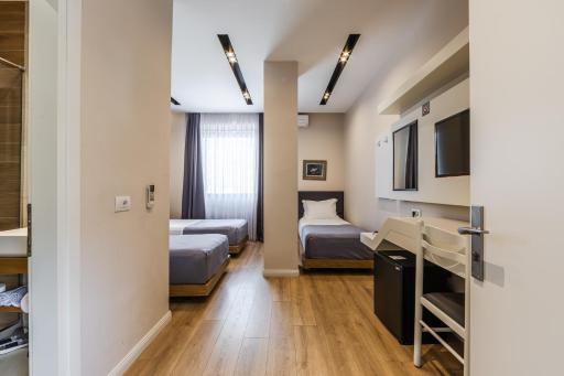 BluePoint Hotel - Housity
