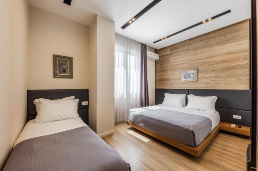 BluePoint Hotel - Housity