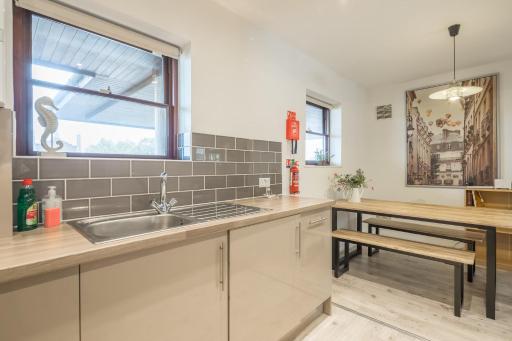 Super CENTRAL Cambridge Flat For Up To 4 People - Housity