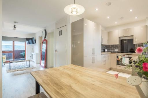 Super CENTRAL Cambridge Flat For Up To 4 People - Housity