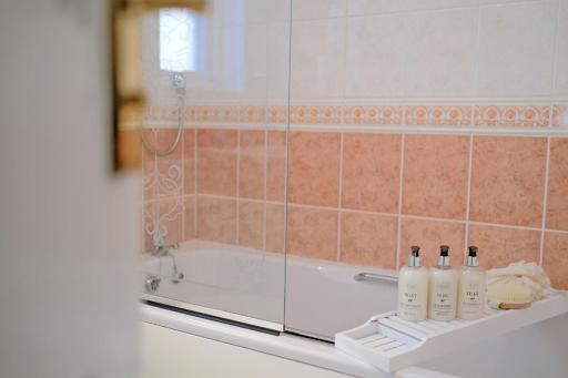 Orange Apartments Beechgrove Gardens - Housity