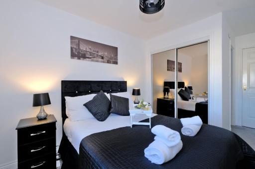 Orange Apartments Beechgrove Gardens - Housity