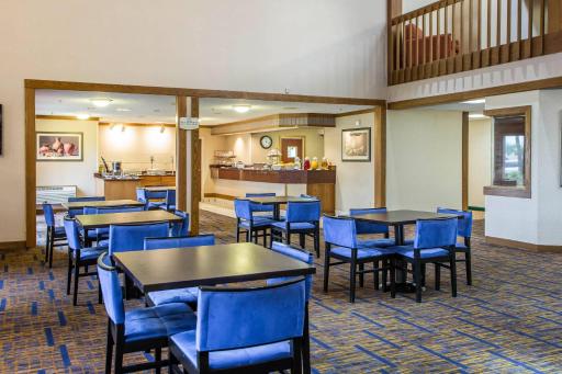 Howard Johnson by Wyndham Merrillville - Housity