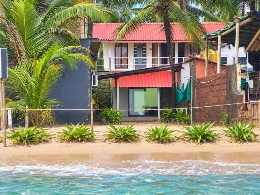 Gajananstay Beach facing Rooms Indians only - Housity