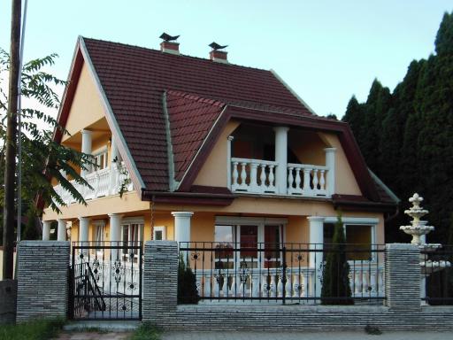Koppi Ház - Housity