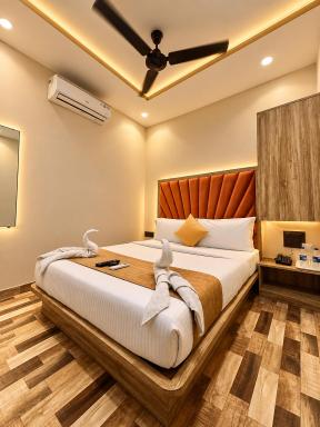 Hotel Royce BKC - Near Jio Convention Centre and US Consulate - Housity