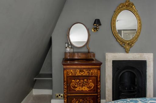 Luxury Regency Apartment in Bath City Centre - Housity
