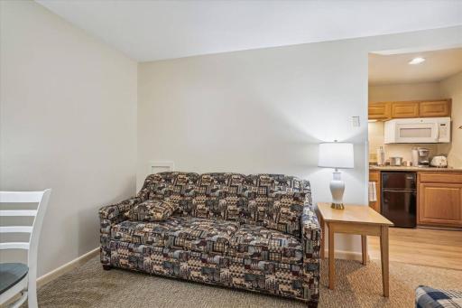 Cedarbrook Queen Studio 207 - Housity